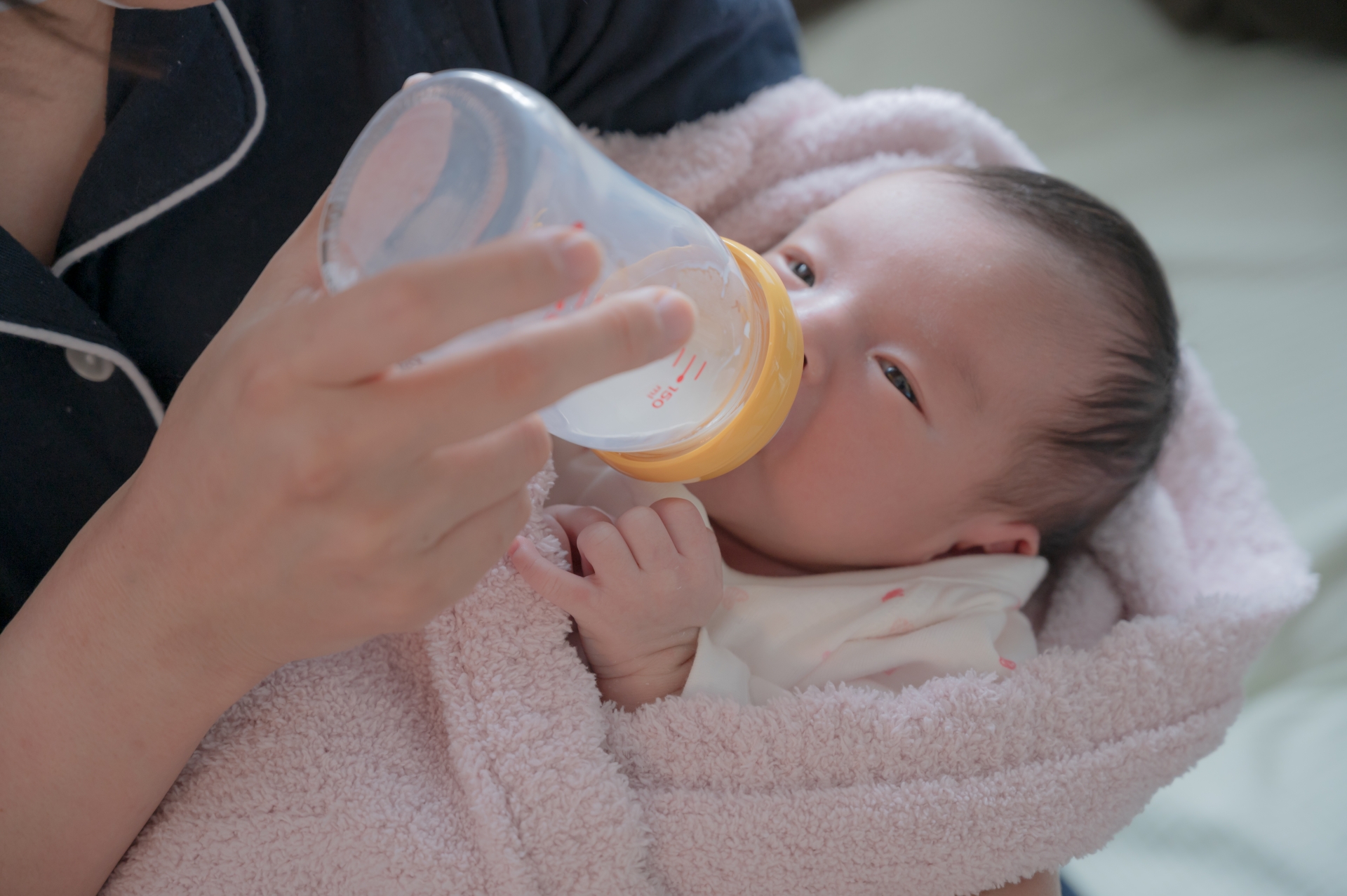 新生児室（NICU）での調乳作業